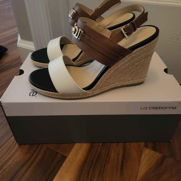 Liz Claiborne size 7 wedges - Picture 2 of 3